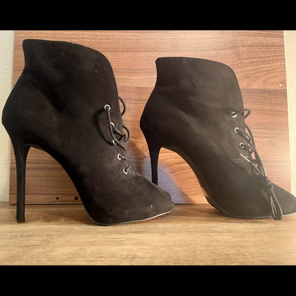Penny loves Kenny Black Velvet Laced Heel